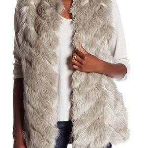 Woman's Cliche Faux Fur Gray Vest XL